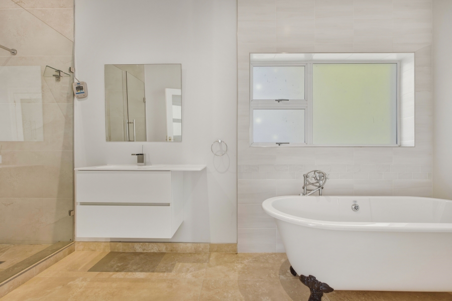 9 Bedroom Property for Sale in Constantia Western Cape